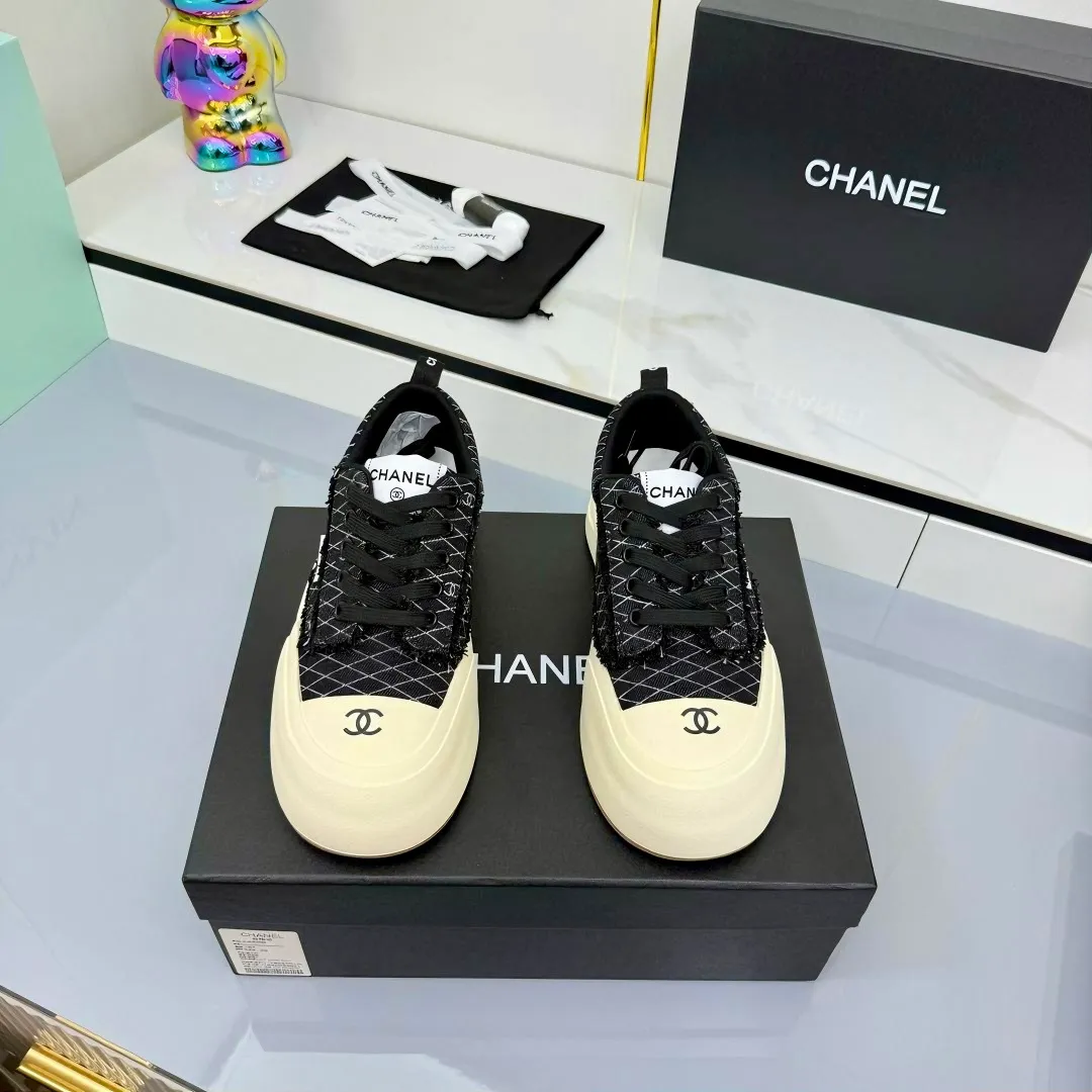 👟👟Ex-factory price 600👟👟 Chanel bread shoes ~ original calfskin panda shoes Chanel 25C latest hot style panda black and white sports shoes casual sneakers Xiaoxiang hot item classic black and white panda color coco girls must pay Fabric: original custom mixed sheepskin lining: original imported breathable mesh lining outsole: Original molded rubber + TPU combination Size: Women's 35-41 Buy now👉